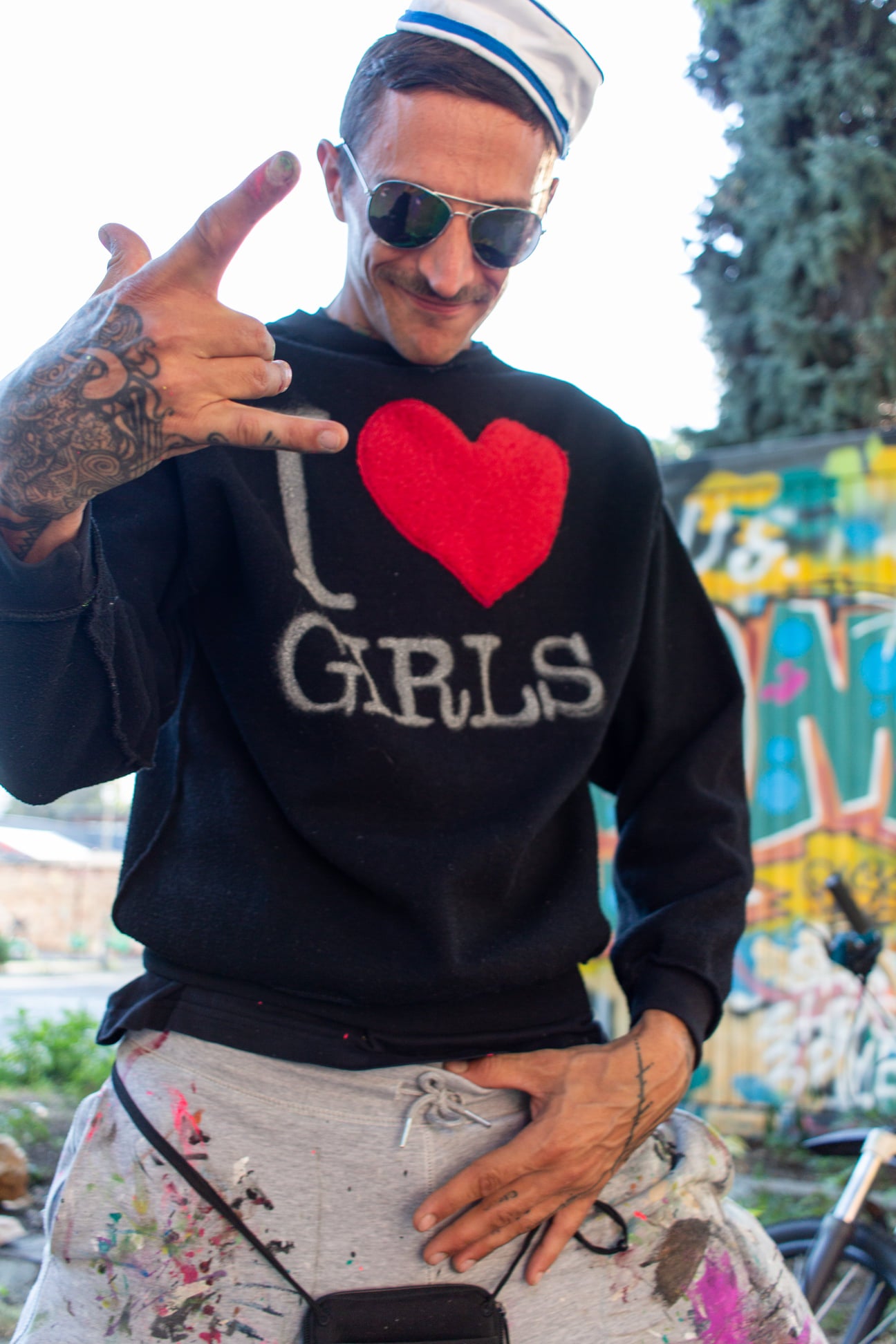 Sweat namens "i love girls"