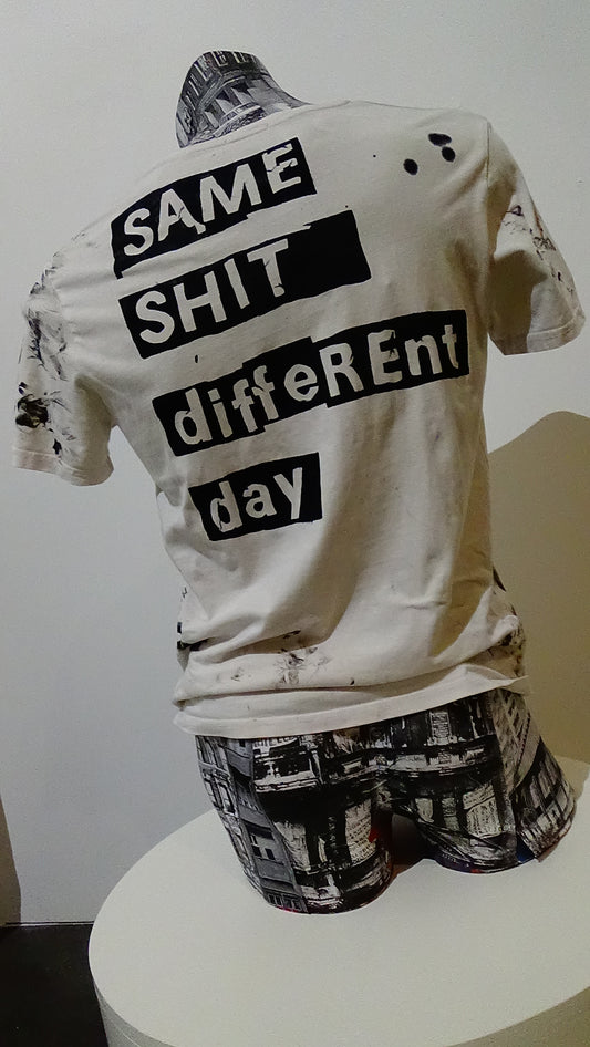 Shirt namens "same shit - different day"