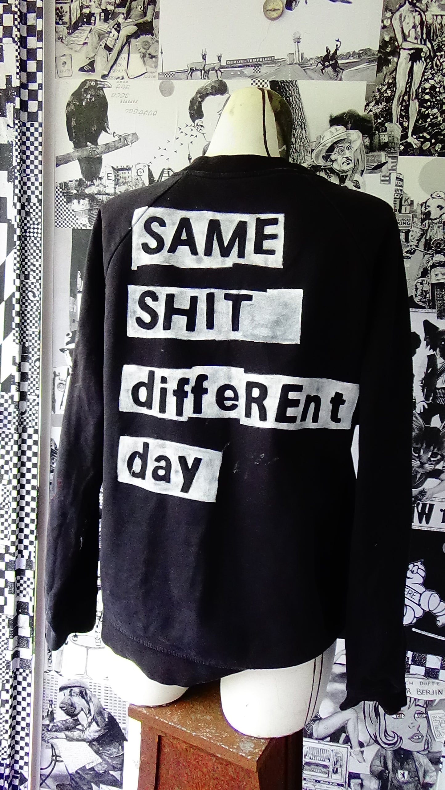 Shirt namens "same shit - different day"
