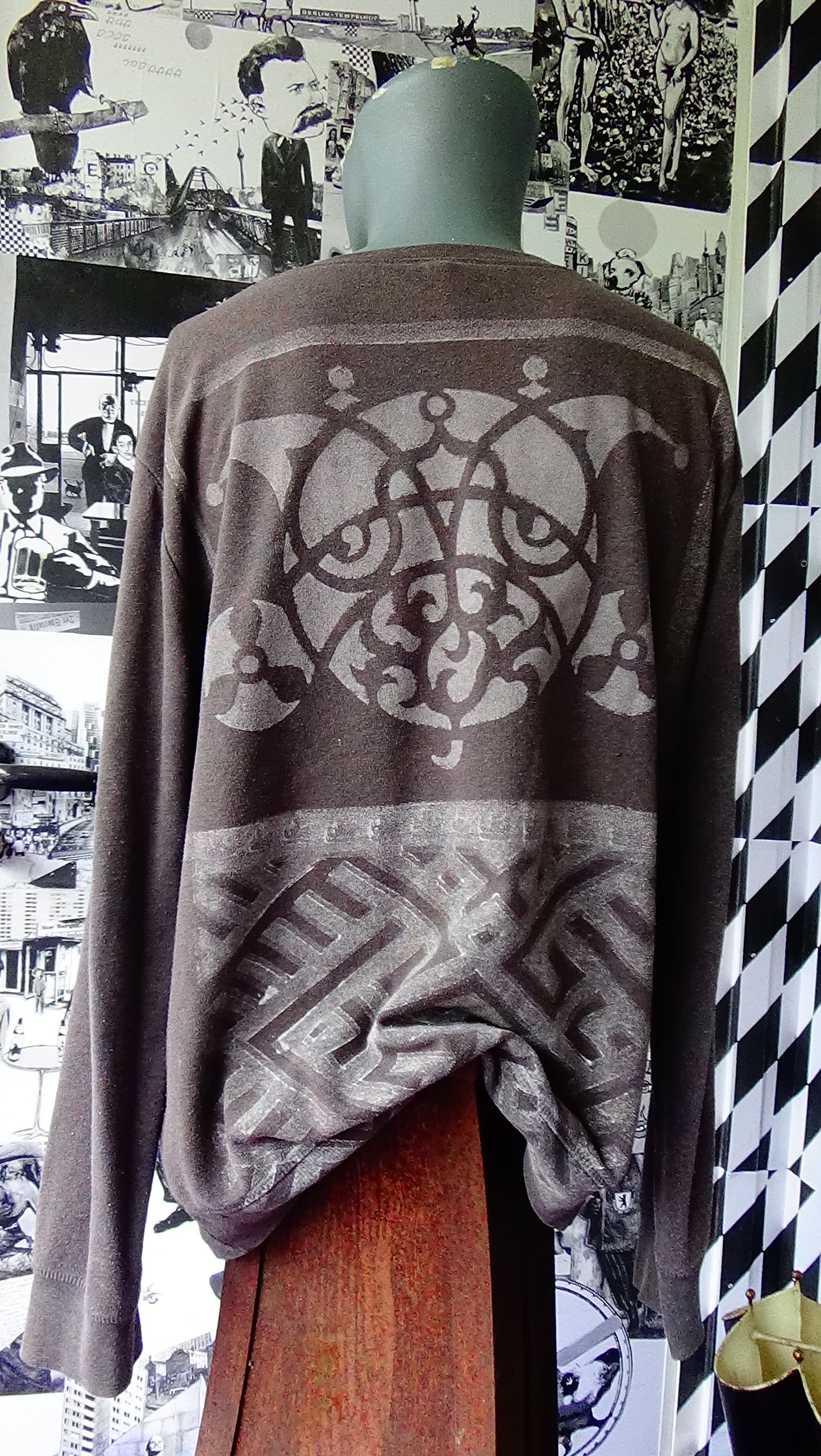 Longshirt namens "Harlekin"