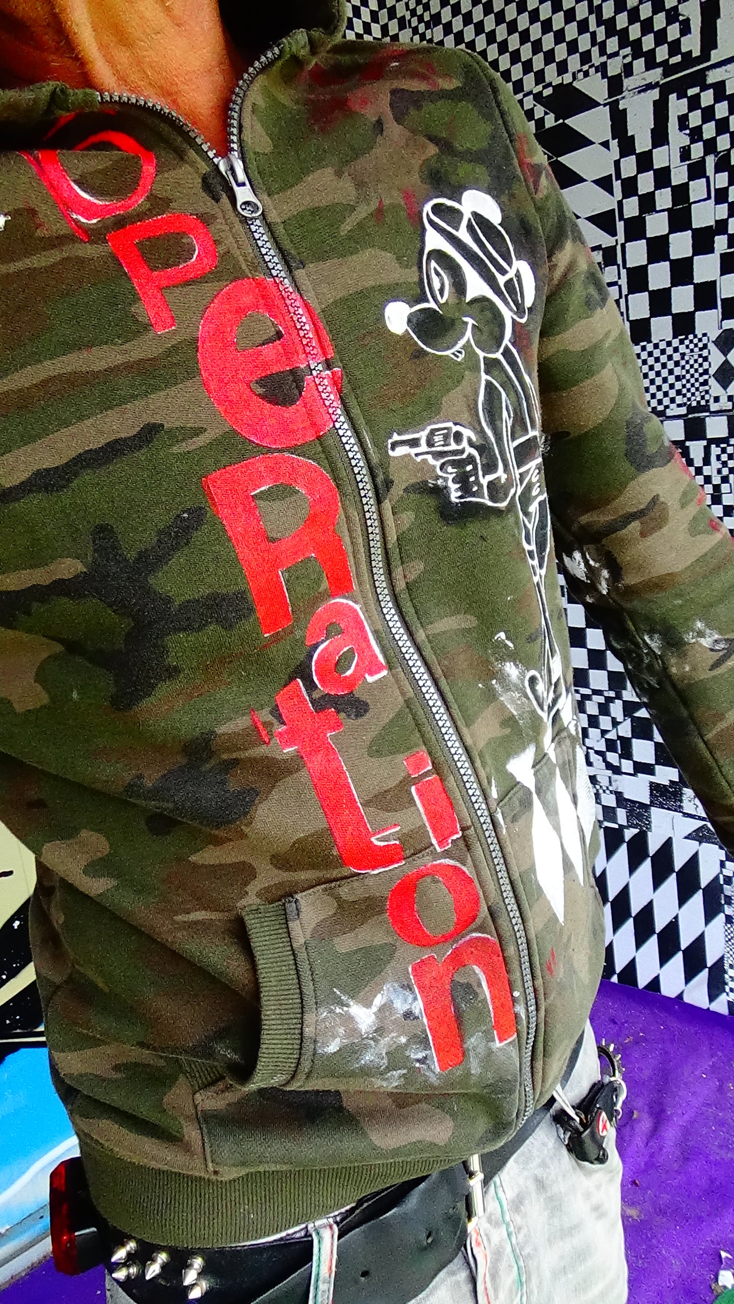Hoodie namens "Operation MindFuck 1984"