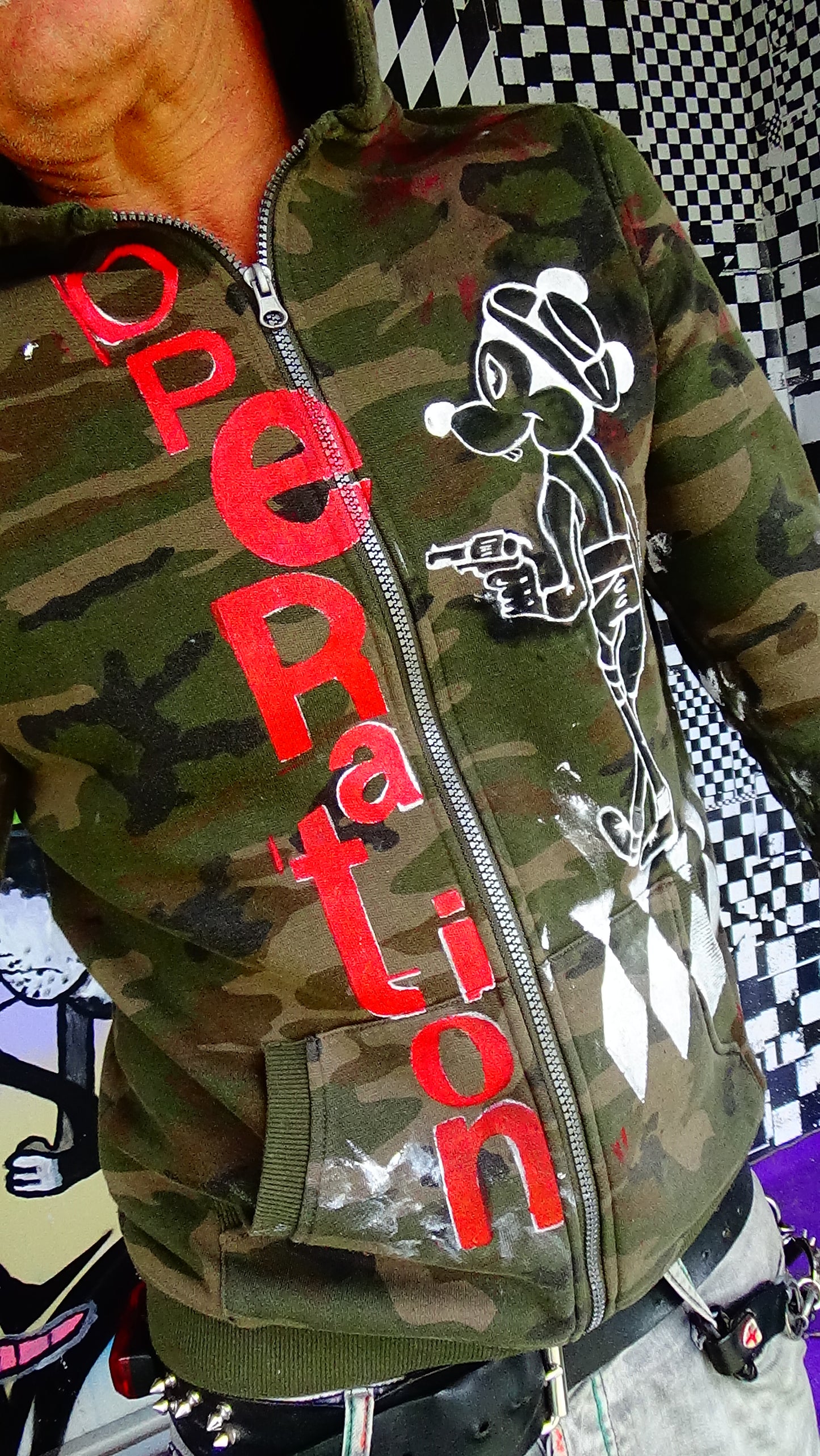 Hoodie namens "Operation MindFuck 1984"