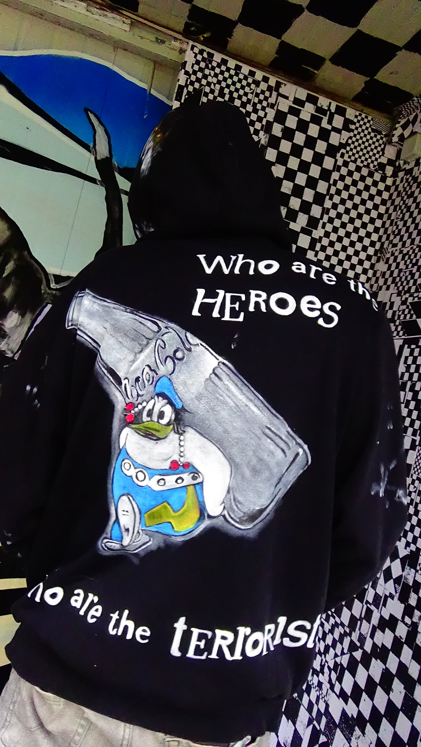Hoodie namens "who are the heroes and who are the terrorists"