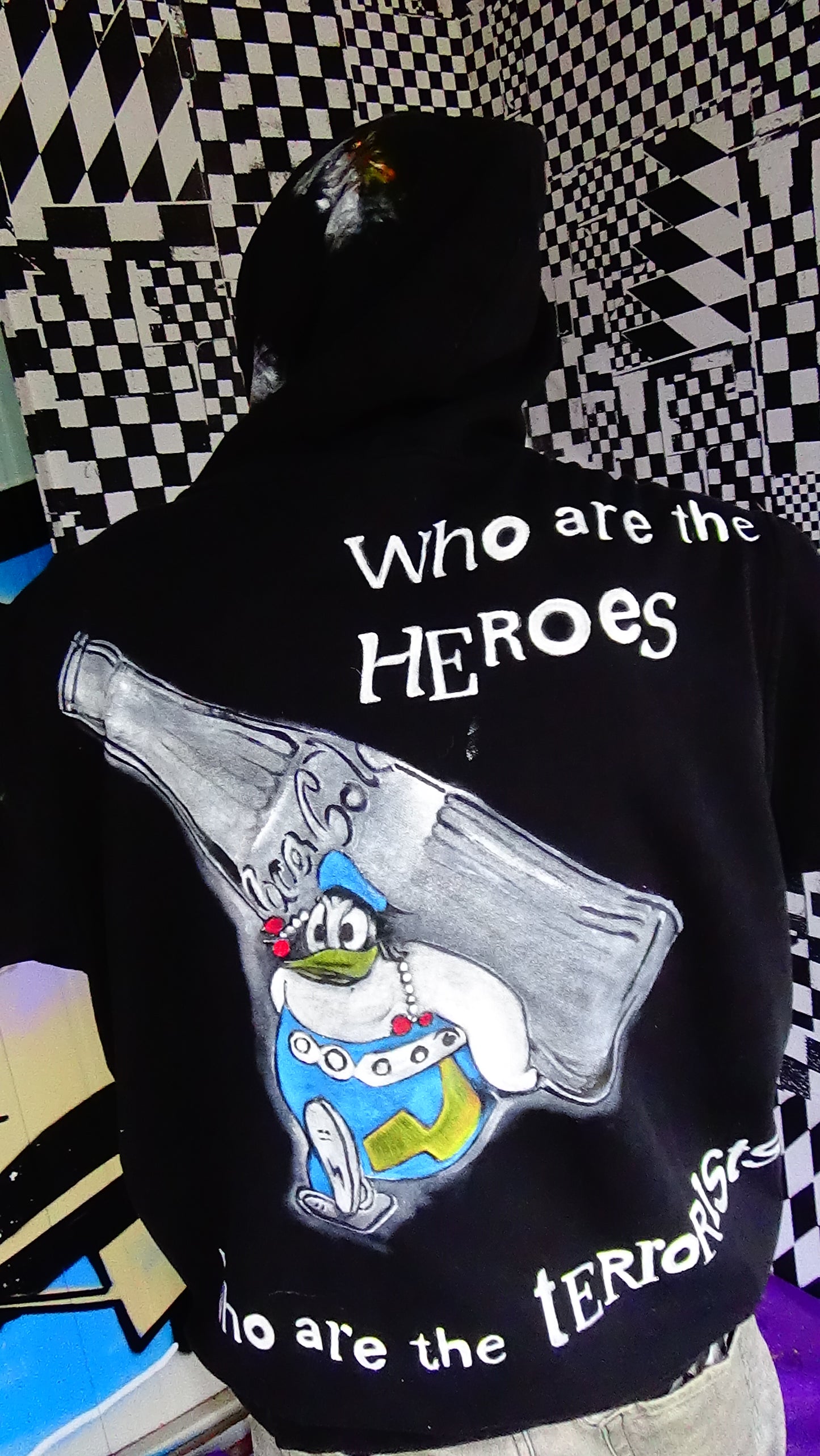 Hoodie namens "who are the heroes and who are the terrorists"