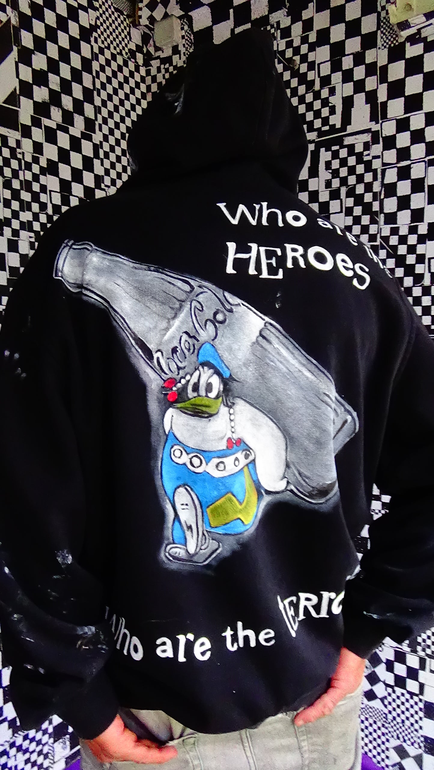 Hoodie namens "who are the heroes and who are the terrorists"